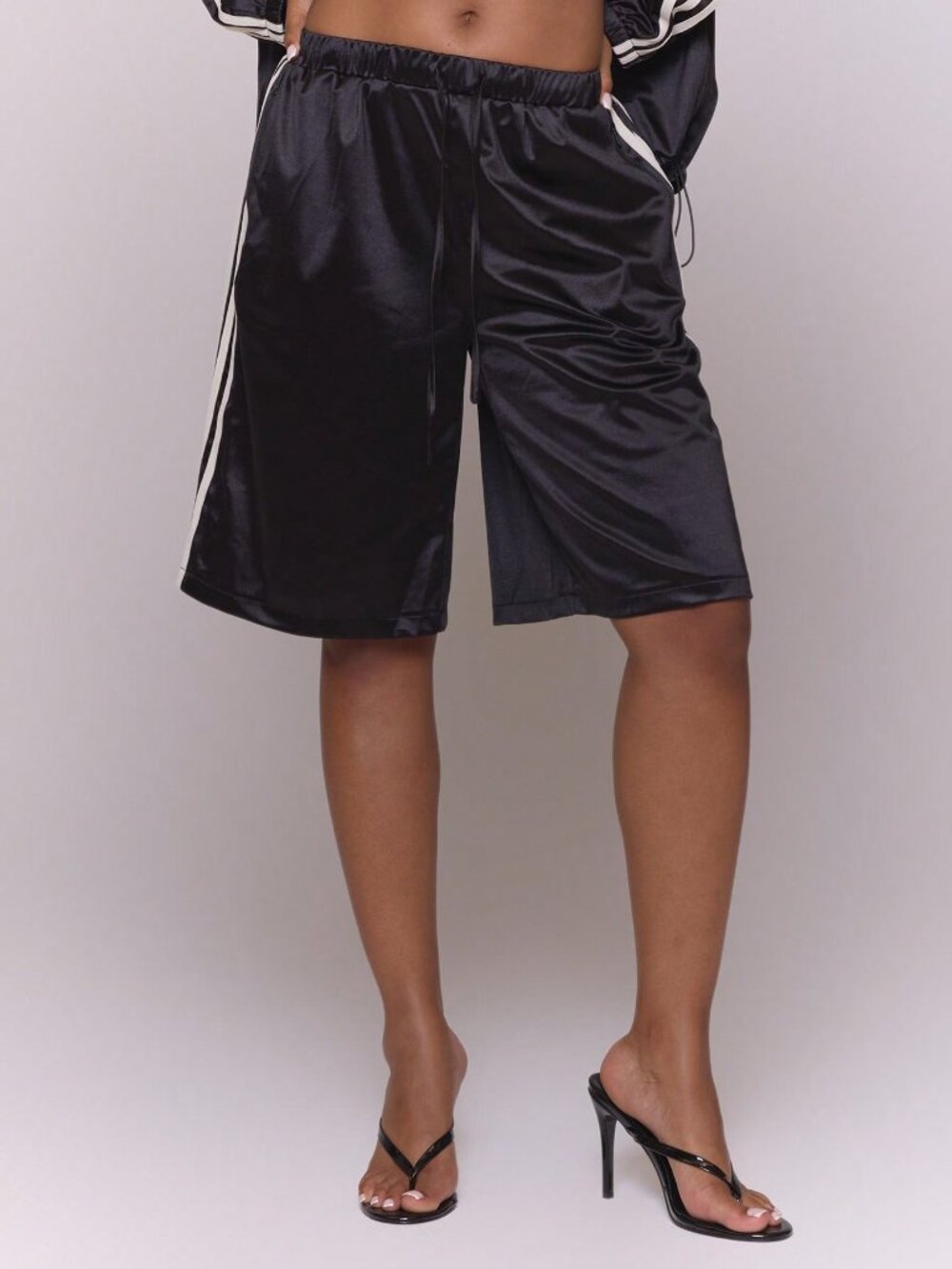 Multicolor Party Women's Loose Drawstring Wide Leg Bermuda Shorts - Picture 4 of 5